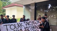 DPRD Kab. Tangerang Digeruduk Mahasiswa Menuntut Audit Proyek Alih Fungsi Lahan