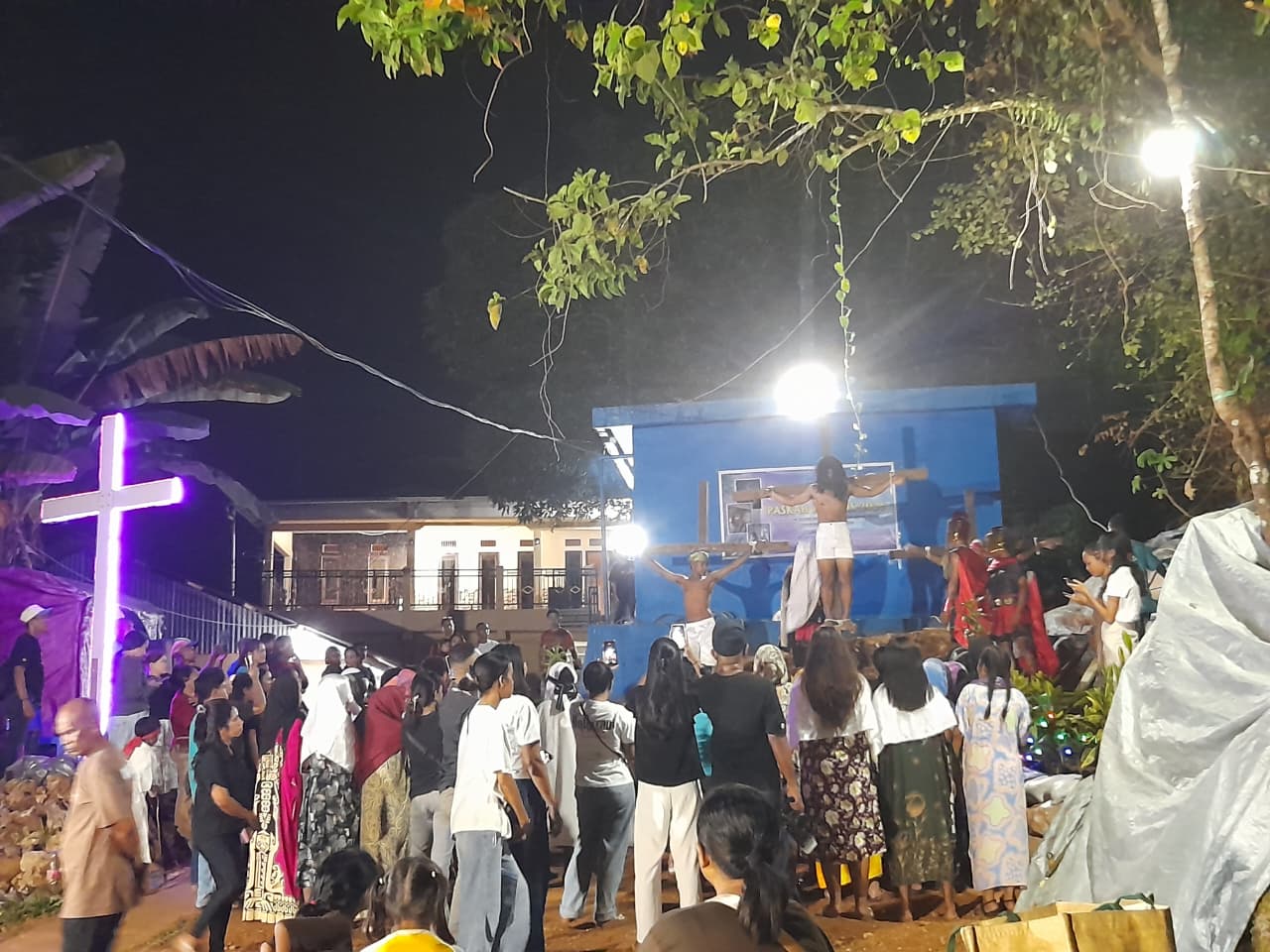 Pawai Obor Hingga Via Dolorosa, Sektor Lahairoi Jemaat GPM Bethesda Rayakan Malam Paskah