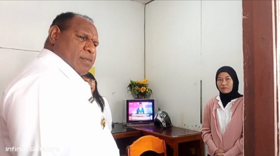 Bupati Jayawijaya Sidak Dinas, Soroti Kebersihan dan Disiplin ASN