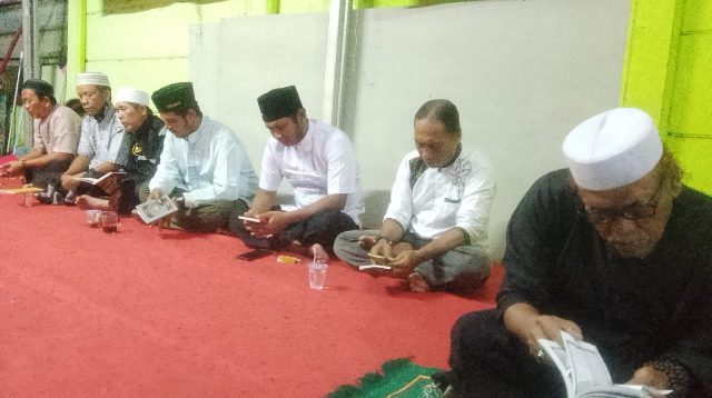 Kodim 0621/Bogor Hangatkan Rohani, Satgas TMMD Berbaur dalam Pengajian di Kampung Tegalega Berbagi Keberkahan Dengan Buah Surga