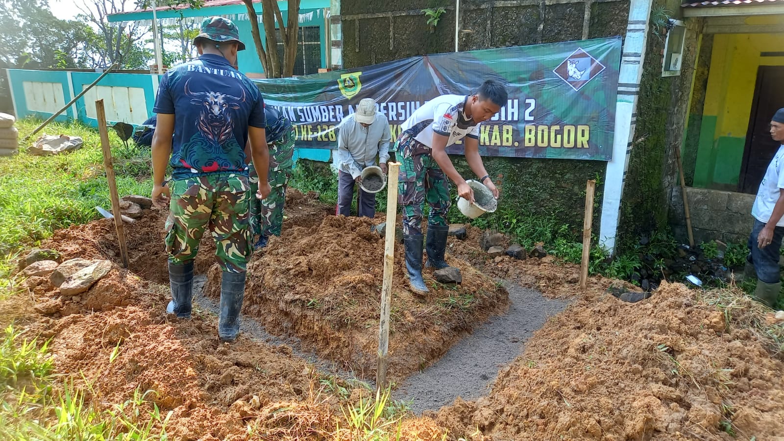 TMMD ke-128 Kodim 0621/Kabupaten Bogor Bangun Sistem Pipanisasi Air Bersih di Cigudeg