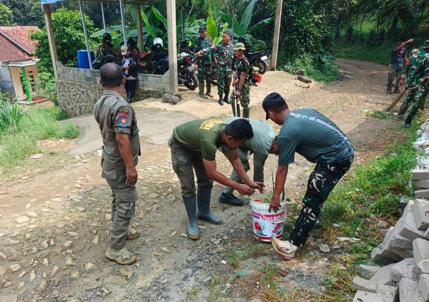 Kodim 0621/Kab. Bogor Gandeng Lintas Instansi Benahi Fasum Desa Banyuasih