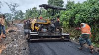 20 Truk Aspal Tiba di Desa Banyuasih untuk Percepatan Pengaspalan Jalan TMMD