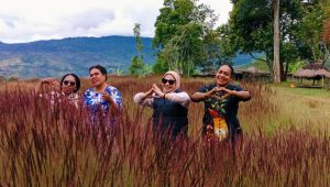 Ketua Yayasan PIRO Ratna Rida Kogoya Sosialisasikan Kesiapan Operasional Dapur MBG Gamelia