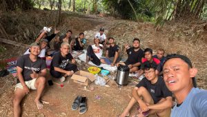 Warga Pesona Kahuripan 10 Blok E Gotong Royong Untuk Pembuatan Lapangan Badminton