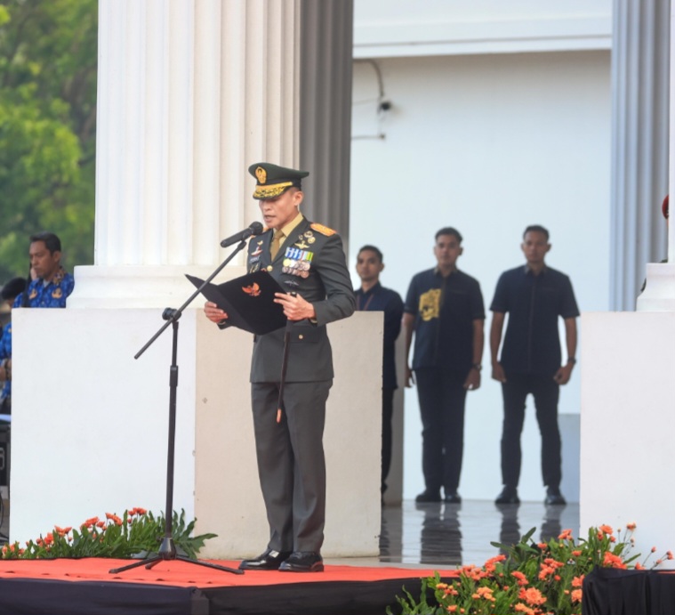 Komandan Grup 1 Kopassus Membacakan Pembukaan UUD 1945 pada Upacara Hari Lahir Pancasila di KP3B Banten